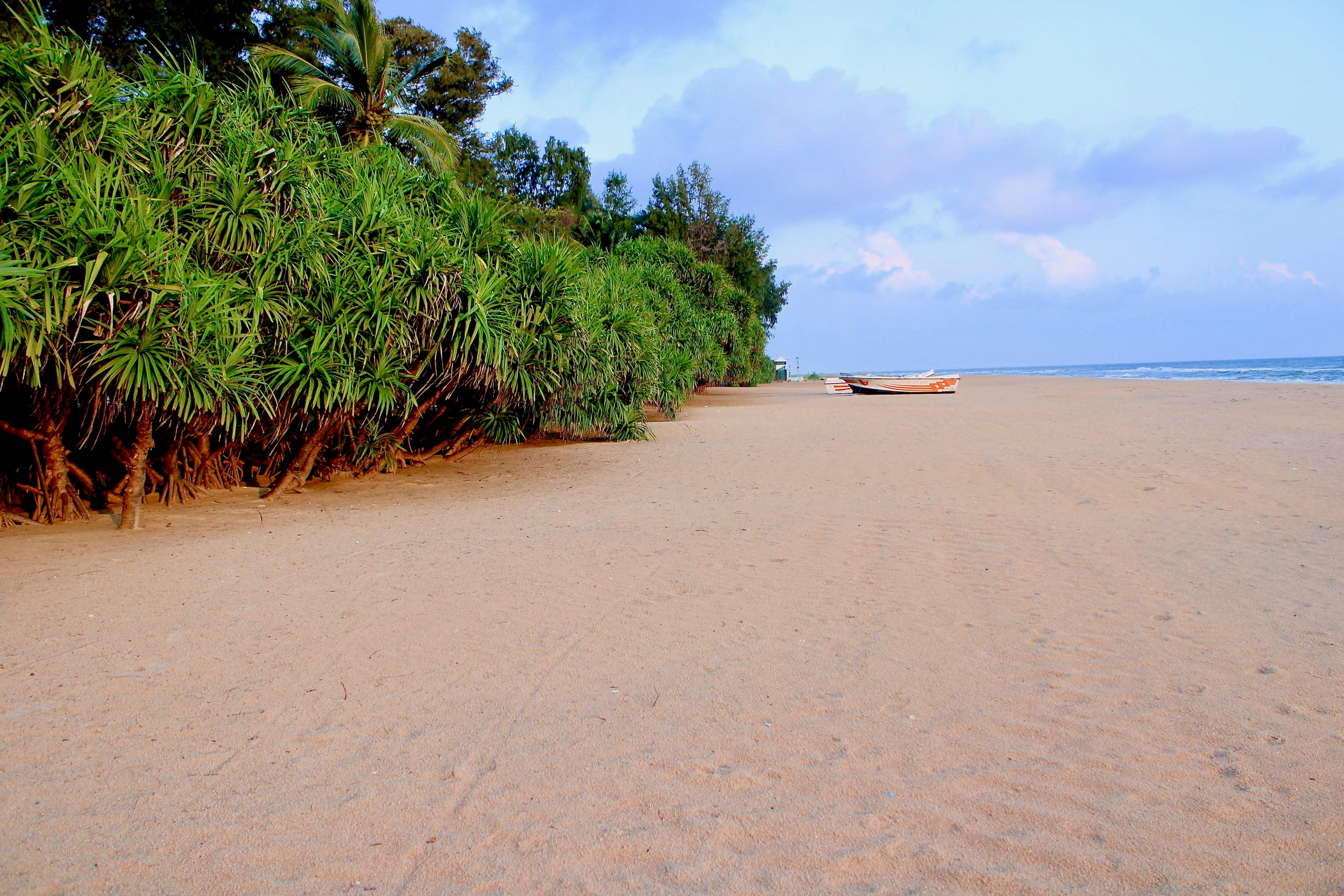 Sheltered east-coast beach near Trincomalee